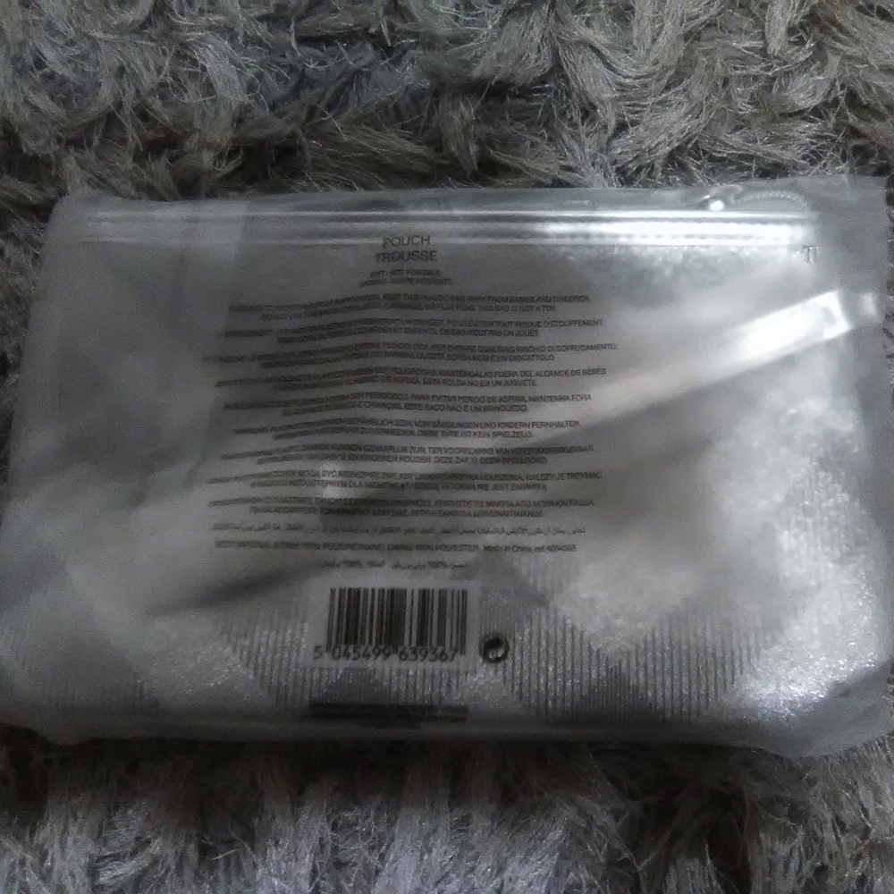 Burberry fragrance pouch cosmetic wristlet silver. - Picture 4 of 5